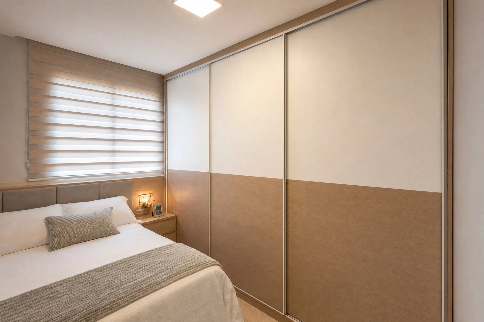 guarda roupa planejado casal quarto pequeno em madeira, projeto Moveleiros